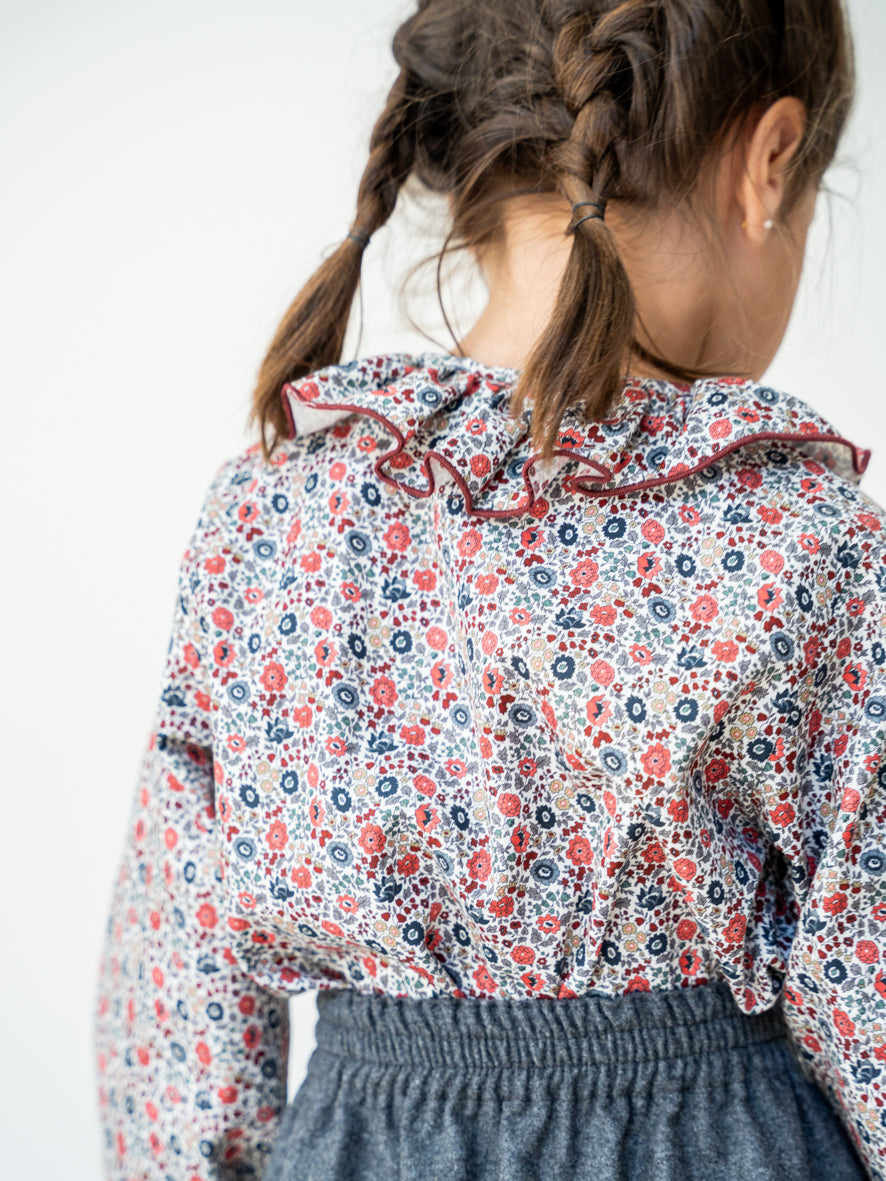 Blusa flores cuello