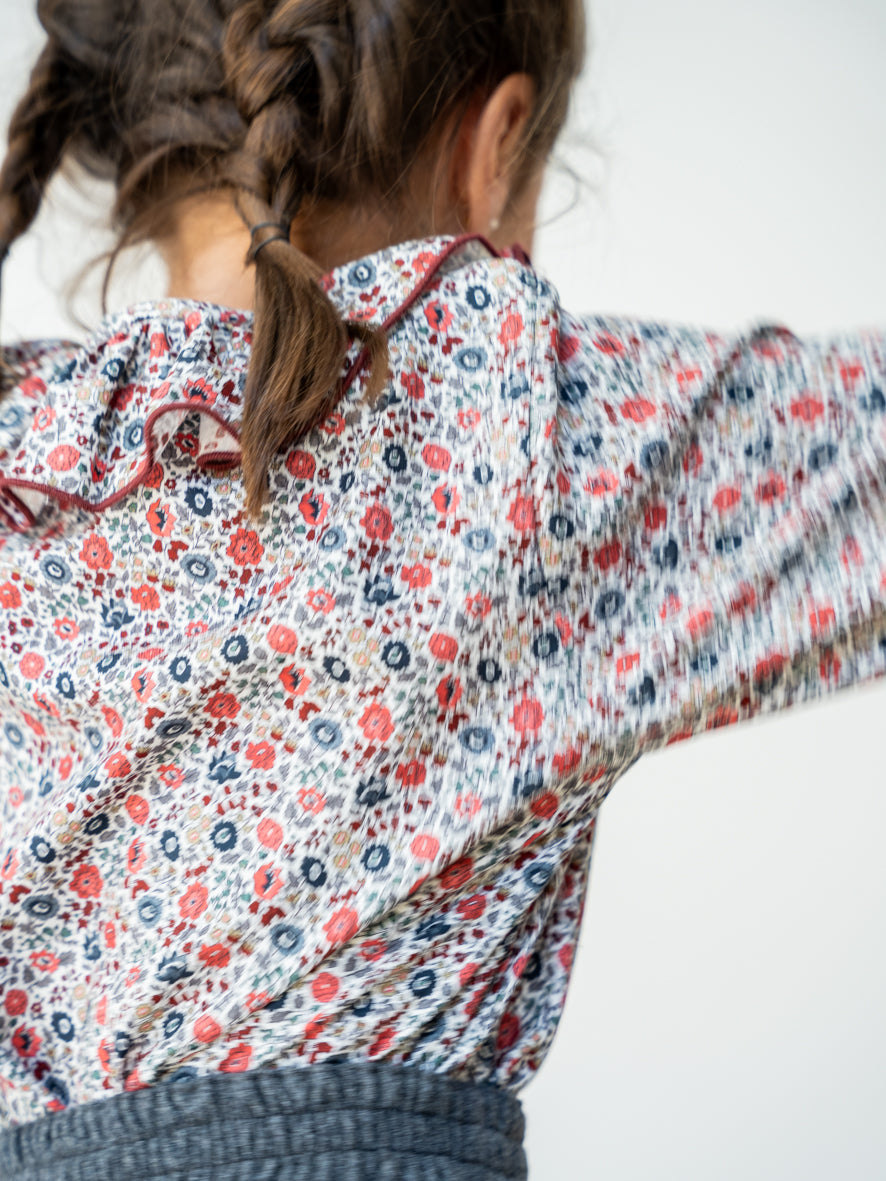 Blusa flores cuello