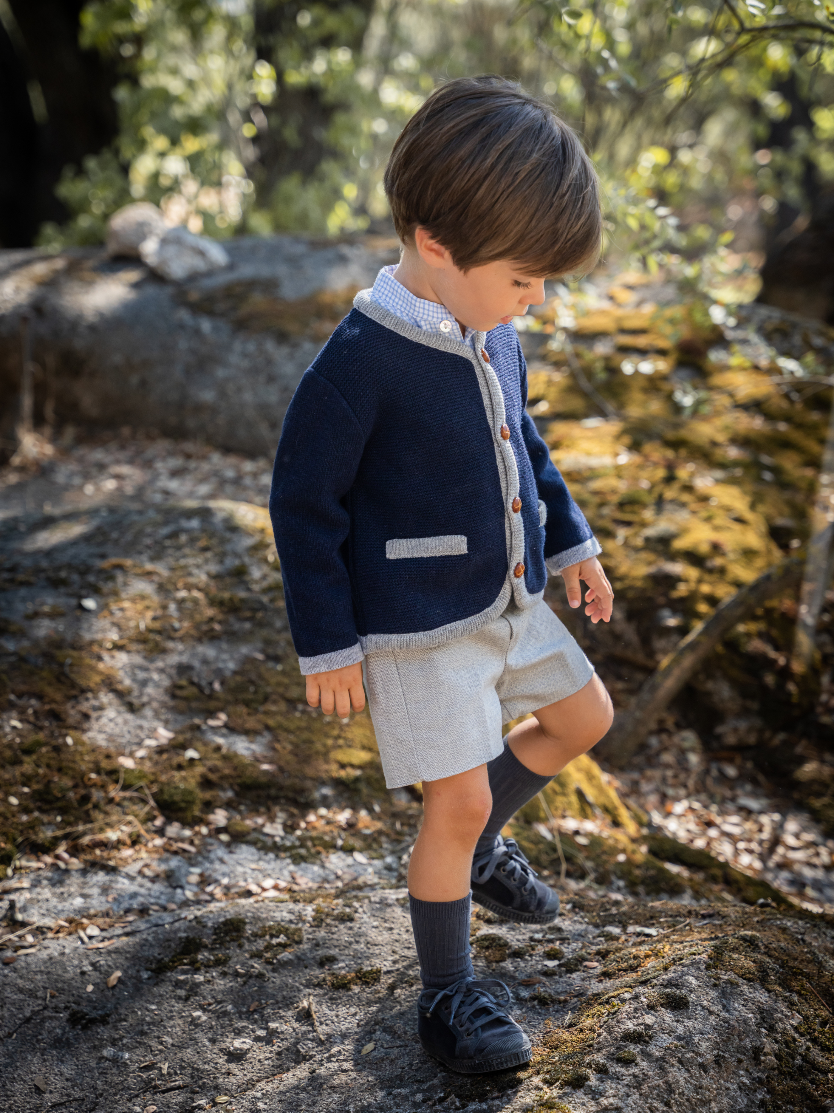 Chaqueta azul ribete gris